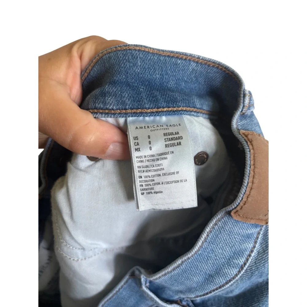 American Eagle Baggy Jeans High Waisted Distressed Denim Light Wash‎ Size 0